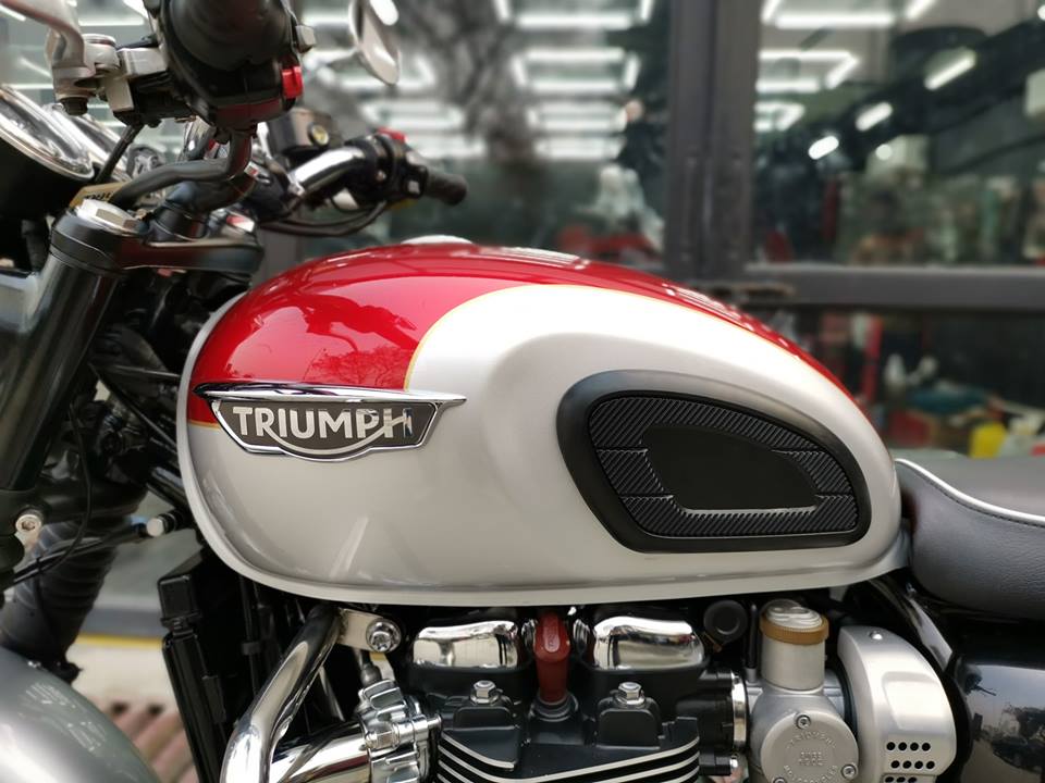 Triumph T120 Red/Silver