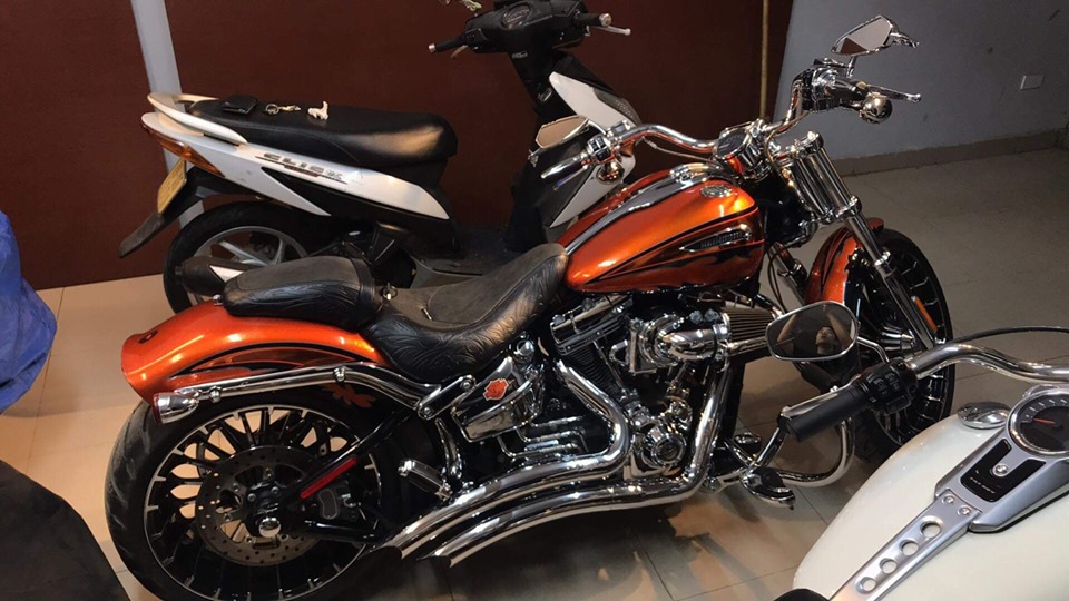 Harley Davidson Breakout CVO Orange